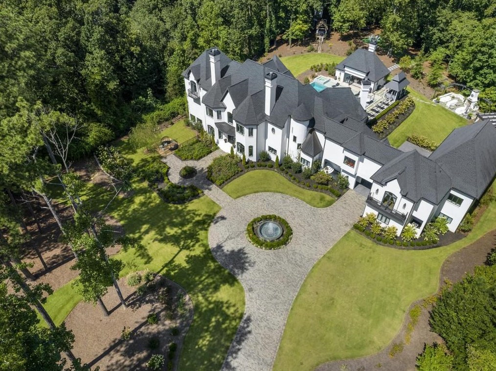 5320 Riverview Rd, Atlanta GA  30327-4244 exterior