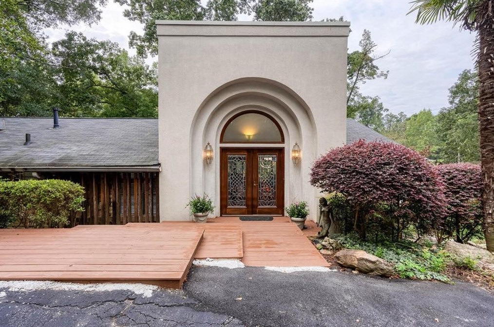 725 Cooper Lake Rd, Smyrna GA  30082-4707 exterior
