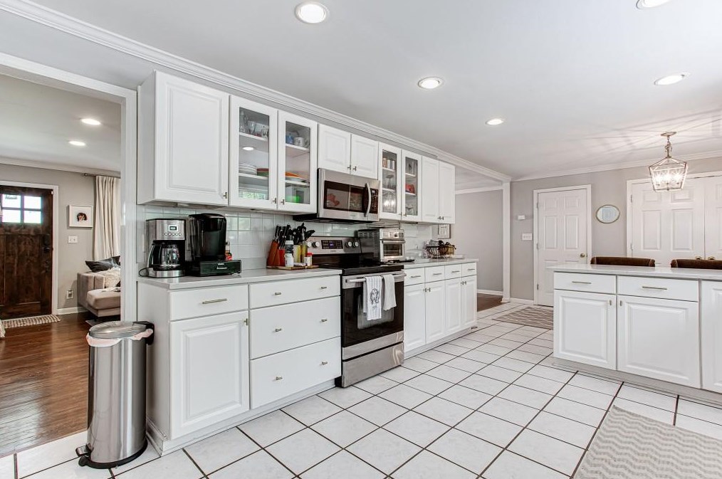 1747 Wayland Cir, Atlanta GA  30319-3611 exterior