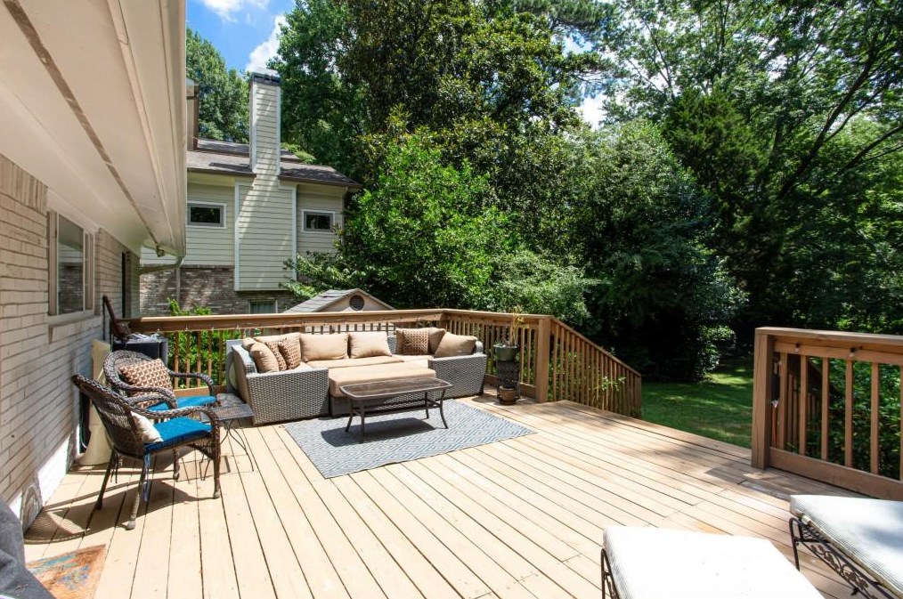 1747 Wayland Cir, Atlanta GA  30319-3611 exterior