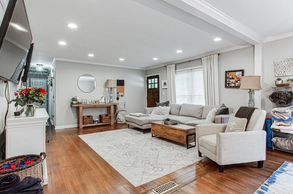 1747 Wayland Cir, Atlanta GA  30319-3611 exterior
