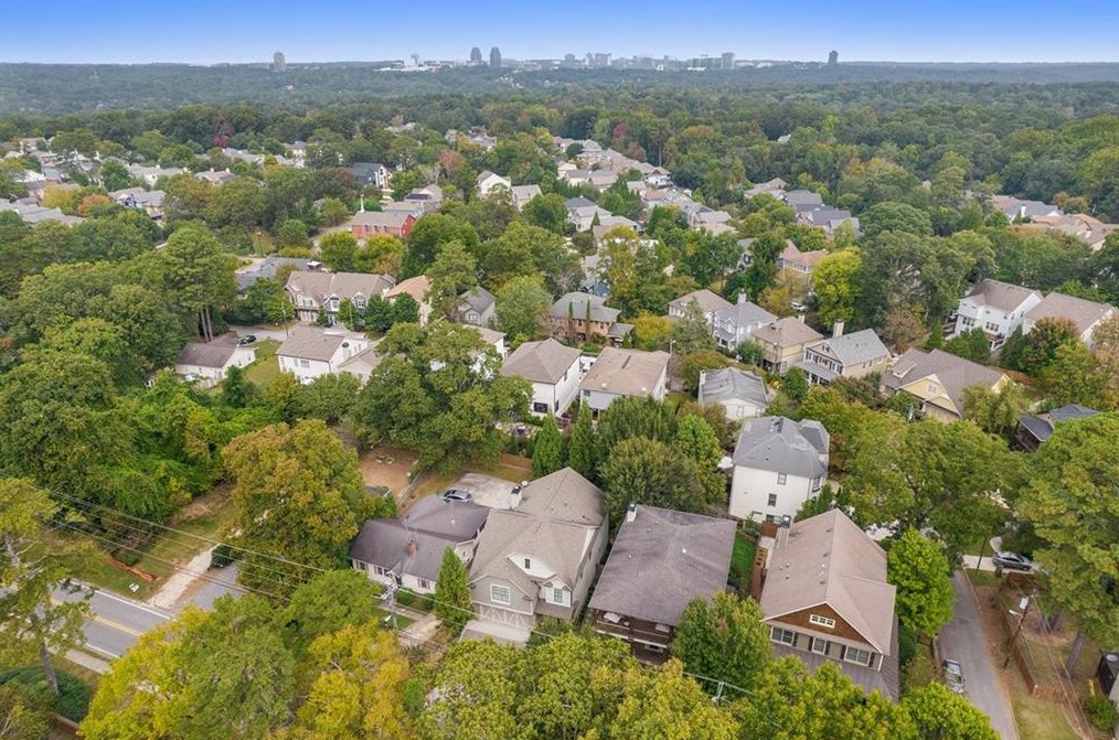 1376 Windsor Pkwy, Atlanta GA  30319-2650 exterior