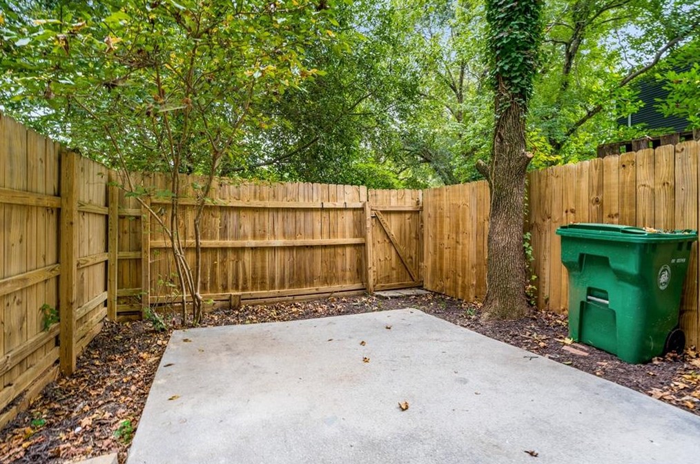 2901 Royal Path Ct, Decatur GA 30030-4189 exterior