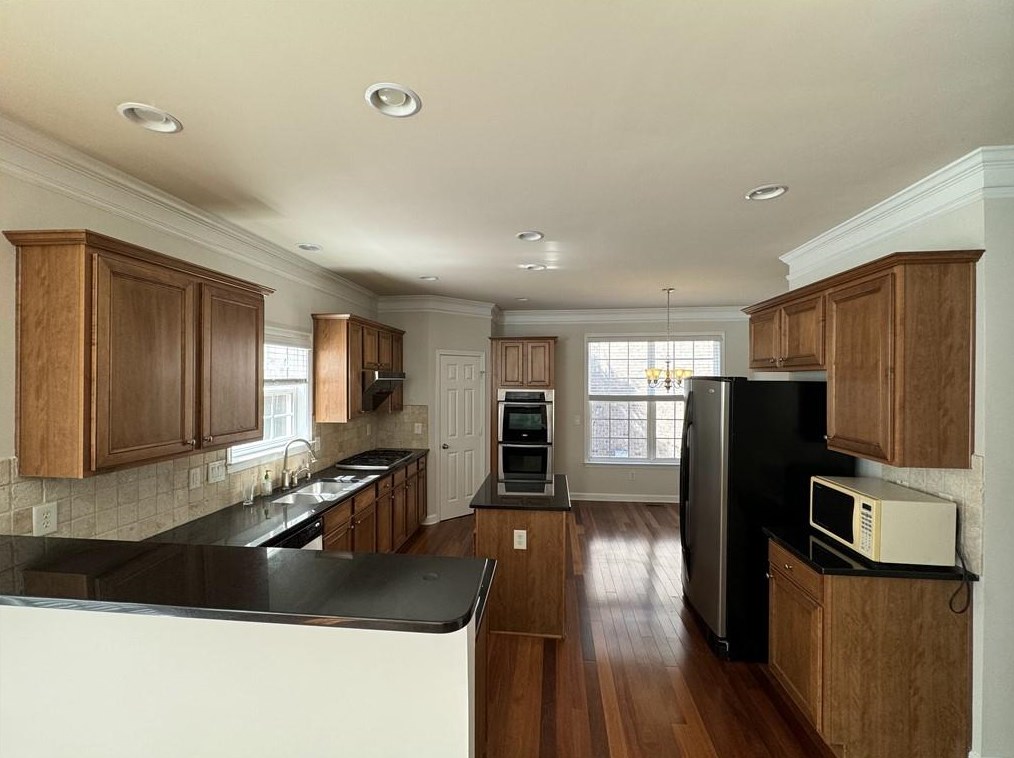 4987 Weathervane Dr, Alpharetta GA  30022-4550 exterior