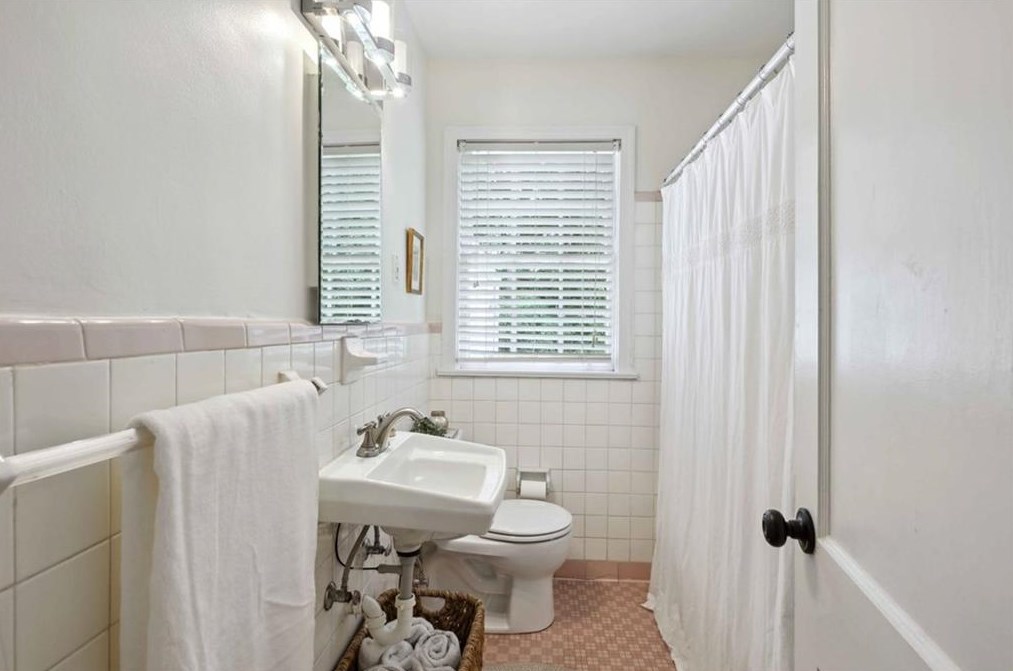 1906 Westminster Way, Atlanta GA  30307-1135 exterior