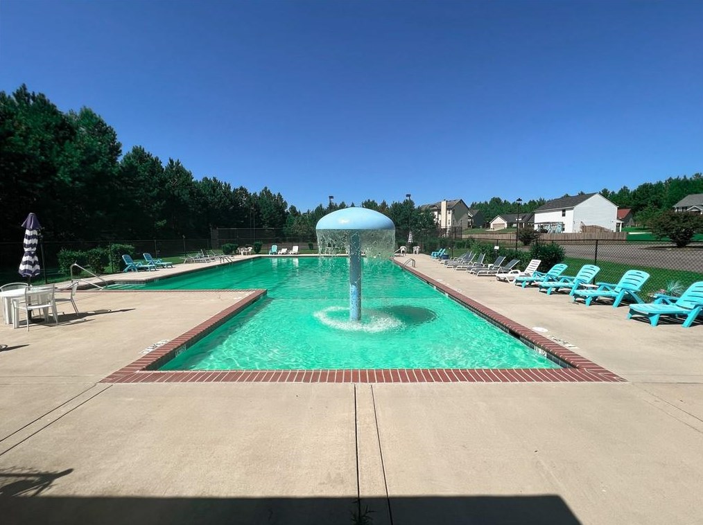 103 Avalon Dr, Calhoun GA 30701-9434 exterior