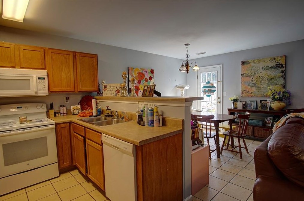 103 Avalon Dr, Calhoun GA 30701-9434 exterior