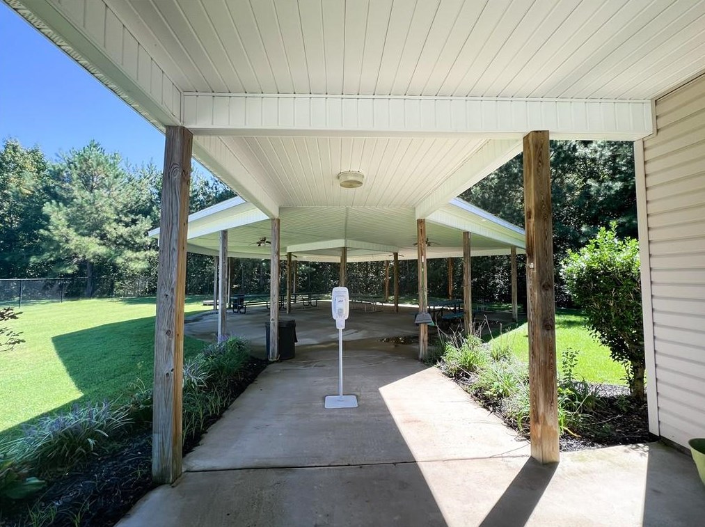 103 Avalon Dr, Calhoun GA 30701-9434 exterior