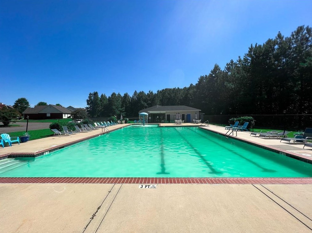 103 Avalon Dr, Calhoun GA 30701-9434 exterior