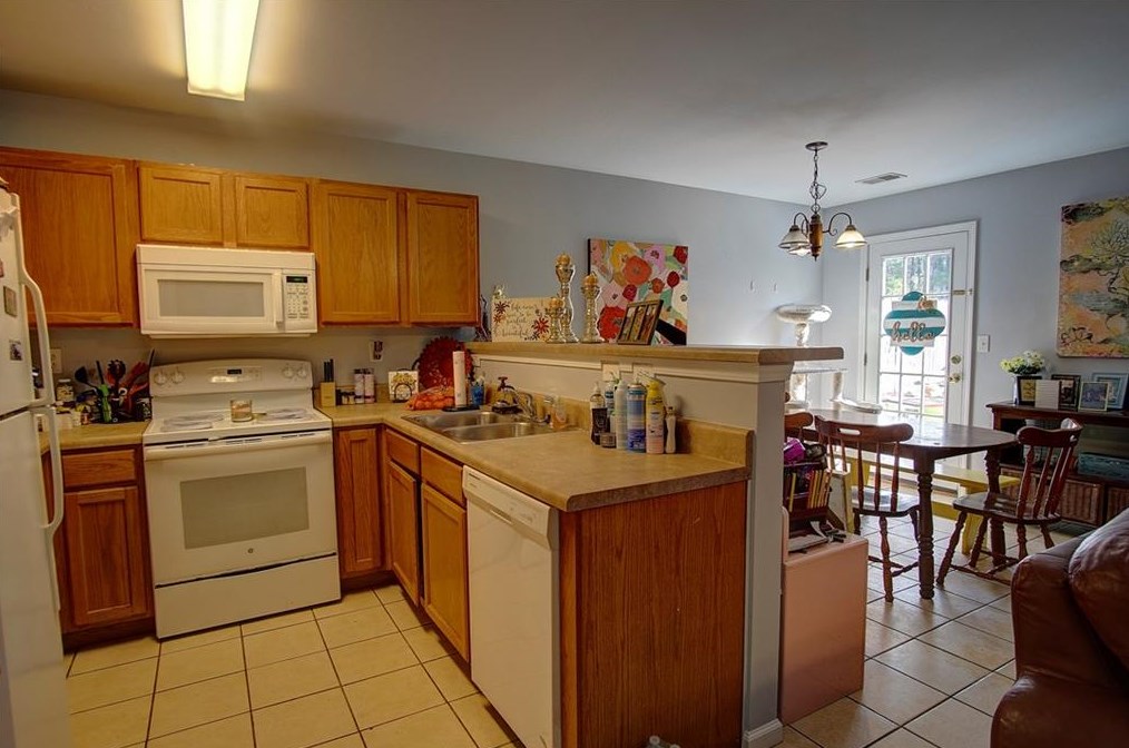 103 Avalon Dr, Calhoun GA 30701-9434 exterior