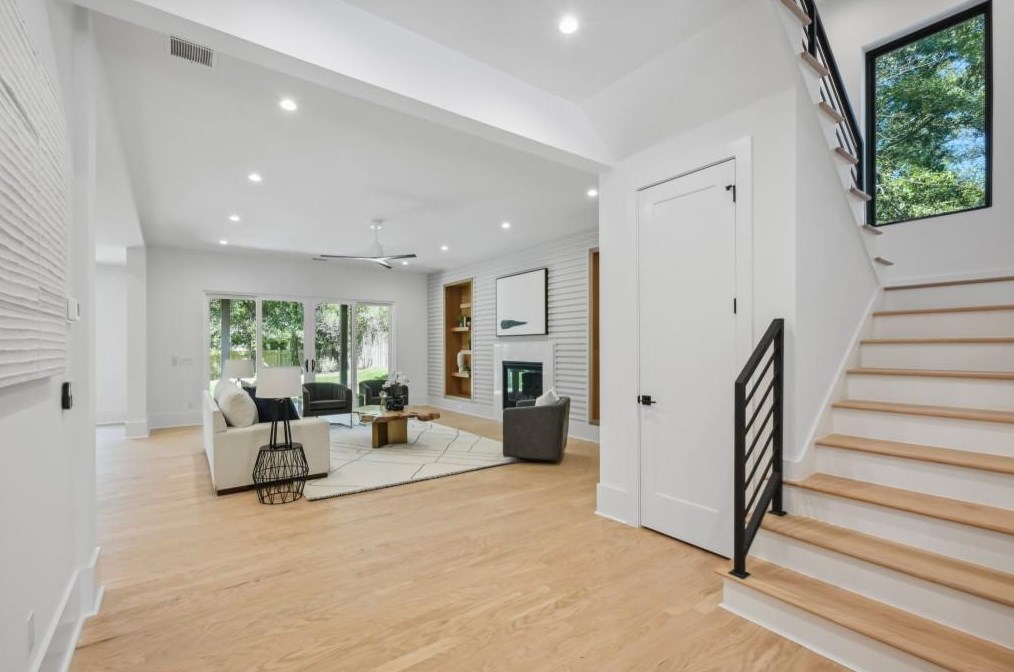 2354 Poplar Springs Dr, Atlanta GA  30319-3942 exterior