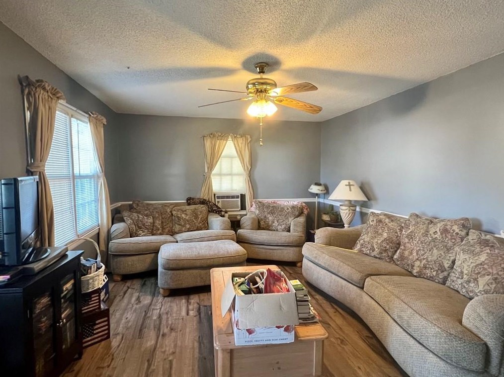 100 Defoor Loop, Calhoun GA  30701-1620 exterior