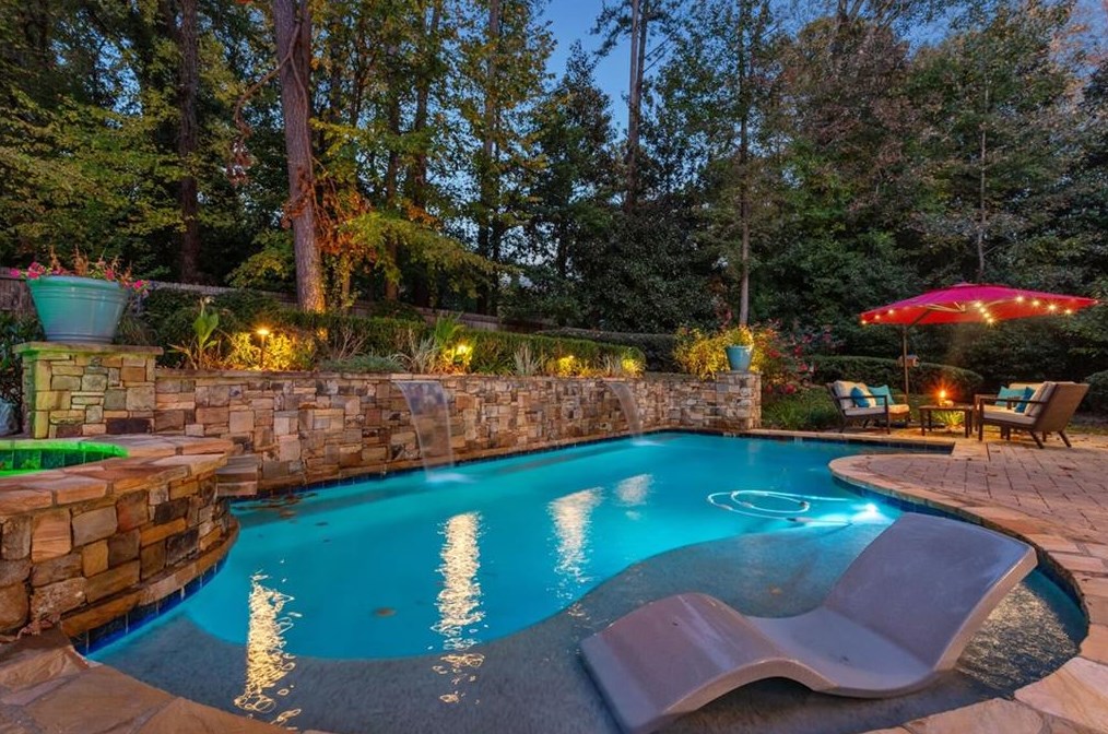 580 Windsor Pkwy, Atlanta GA  30342-2751 exterior