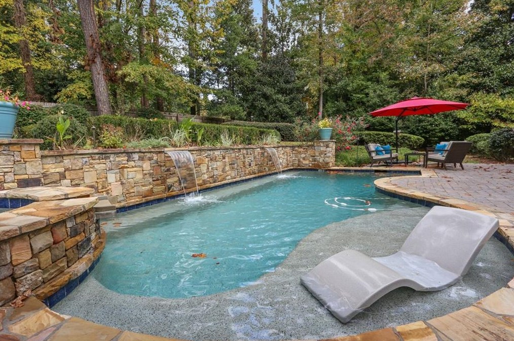 580 Windsor Pkwy, Atlanta GA  30342-2751 exterior