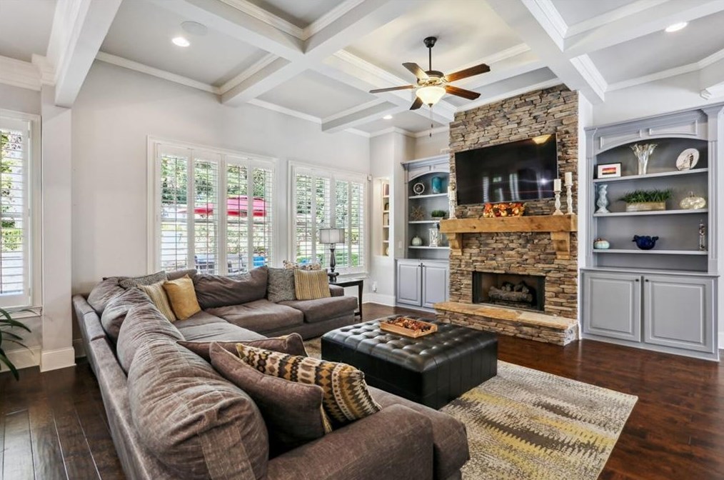 580 Windsor Pkwy, Atlanta GA  30342-2751 exterior