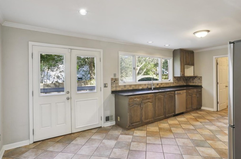 1717 Frazier Park Dr, Decatur GA  30033-1536 exterior