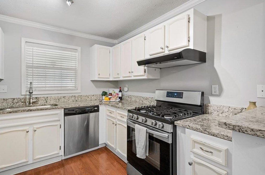 304 Natchez Trce, Atlanta GA  30350-3010 exterior