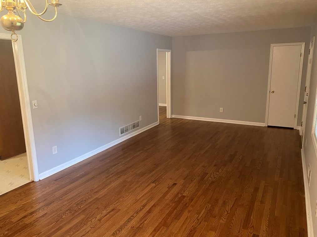 4061 Cooper Lake Rd, Smyrna GA  30082-3328 exterior