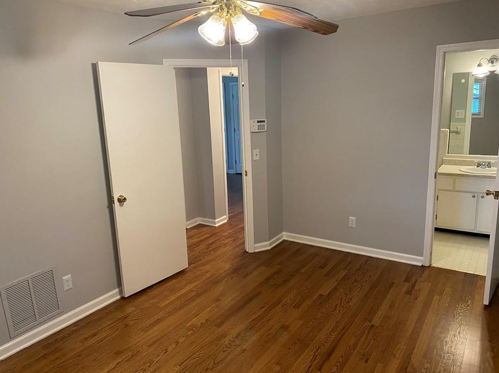 4061 Cooper Lk Rd, Smyrna GA  30082-3328 exterior