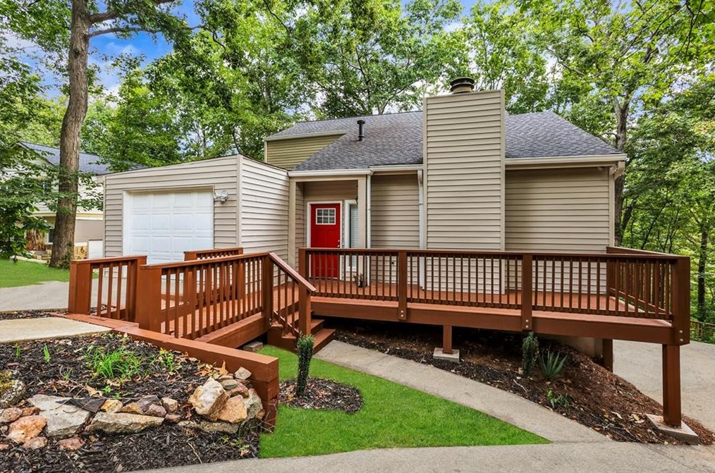 6584 Oakwood Dr, Douglasville GA  30135-1670 exterior