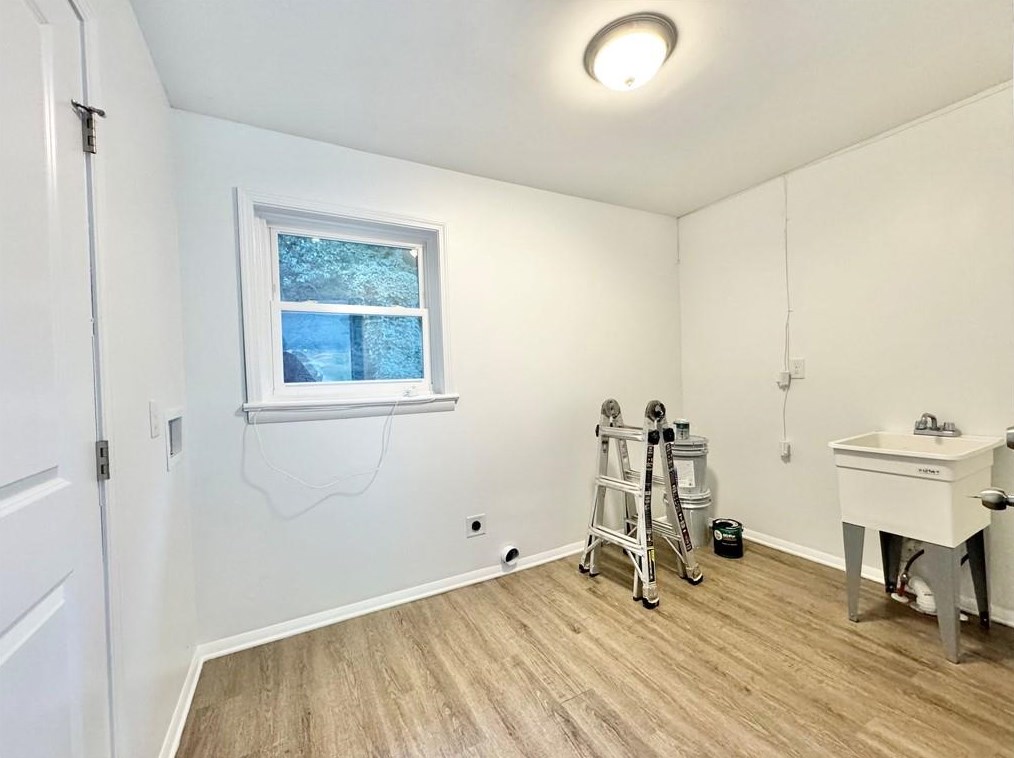 2459 Susan Ln, Atlanta GA 30331-5235 exterior