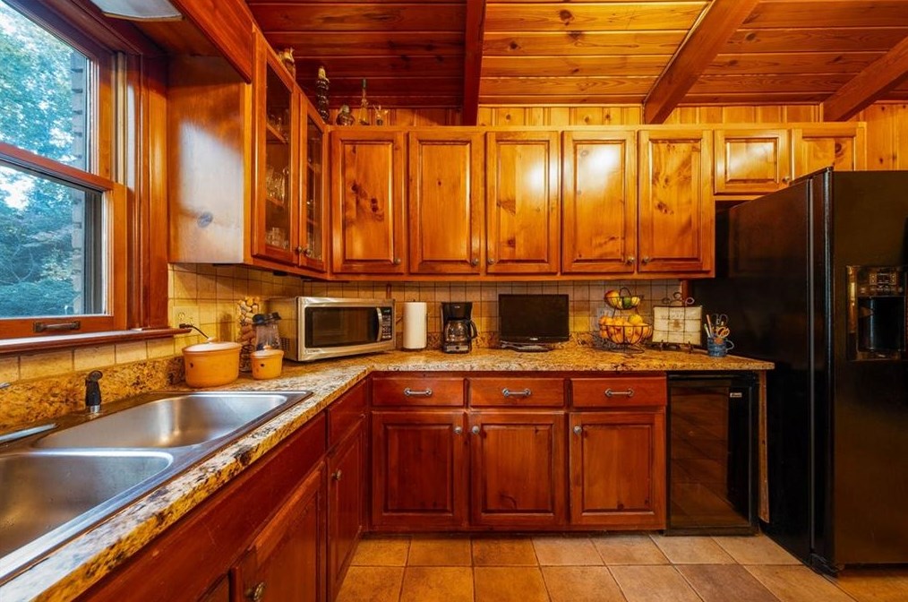 2340 Honeysuckle Ln, Smyrna GA  30080-4614 exterior