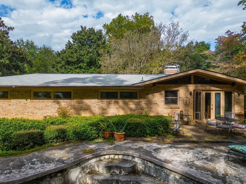 2340 Honeysuckle Ln, Smyrna GA  30080-4614 exterior