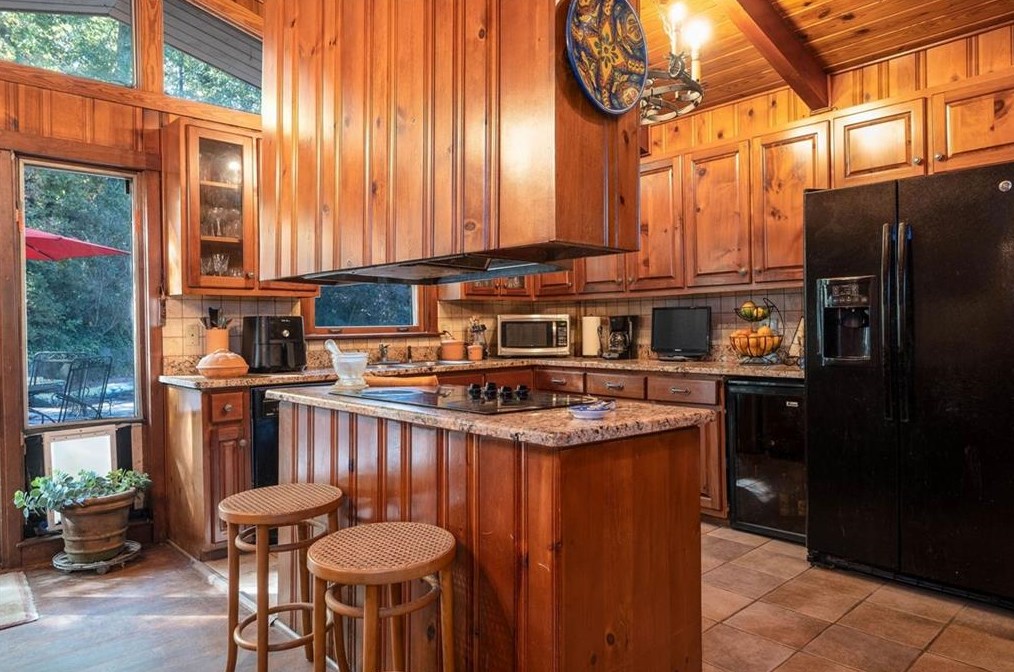 2340 Honeysuckle Ln, Smyrna GA  30080-4614 exterior