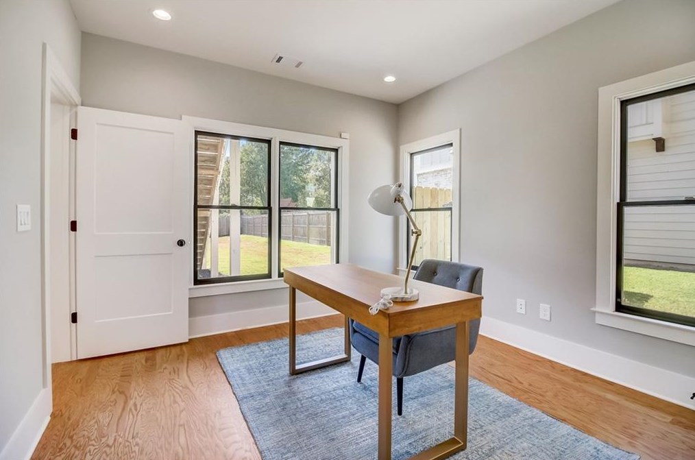 2183 Oakview Rd, Atlanta GA  30317-0026 exterior