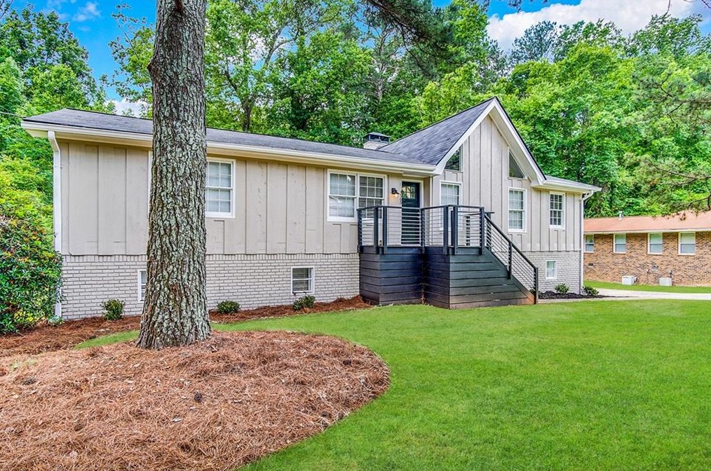 4565 Tudor Castle Dr, Decatur GA  30035-2163 exterior