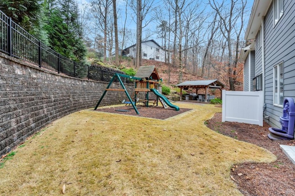 6895 Riverside Dr, Atlanta GA  30328-1840 exterior