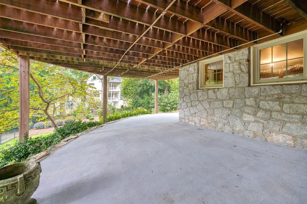 1171 Zimmer Dr, Atlanta GA  30306-3320 exterior