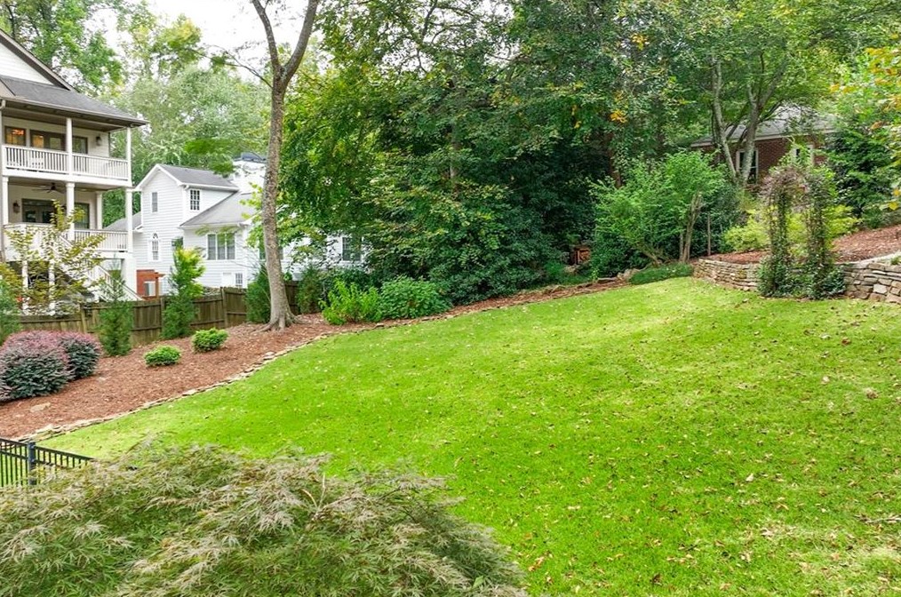 1171 Zimmer Dr, Atlanta GA  30306-3320 exterior
