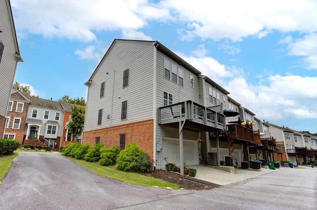 2166 Weldonberry Dr, Atlanta GA  30319-5732 exterior