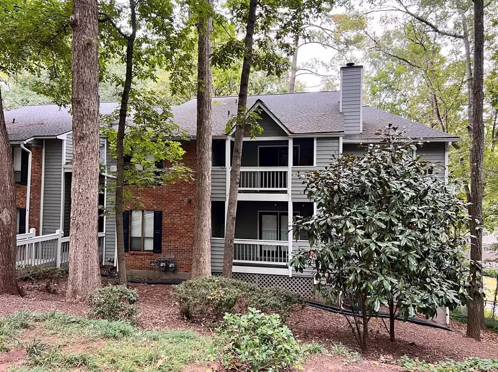 326 Warm Springs Cir, Roswell GA  30075-4967 exterior