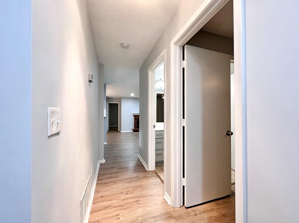 326 Warm Springs Cir, Roswell GA  30075-4967 exterior