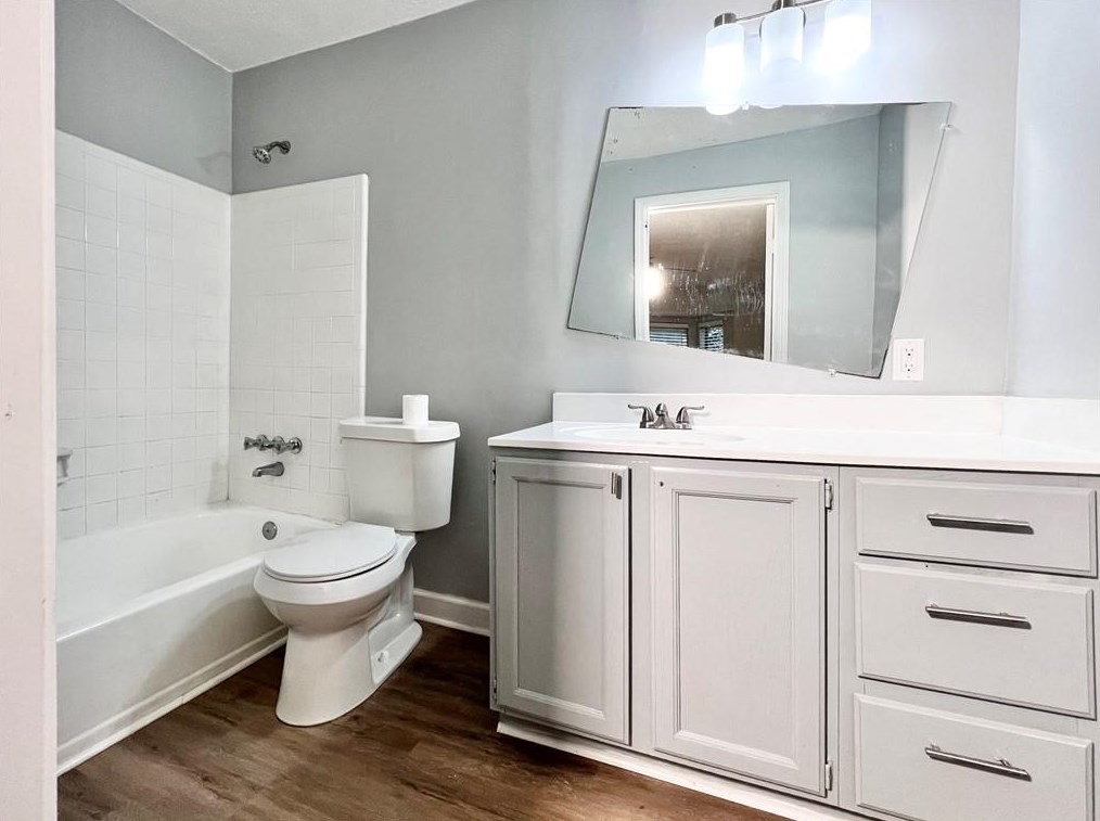 326 Warm Springs Cir, Roswell GA  30075-4967 exterior