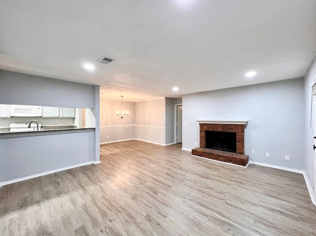 326 Warm Springs Cir, Roswell GA  30075-4967 exterior