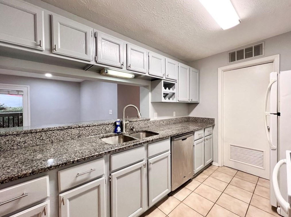 326 Warm Springs Cir, Roswell GA  30075-4967 exterior