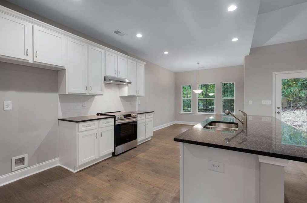 564 Oakland Dr, Calhoun GA 30701-4269 exterior