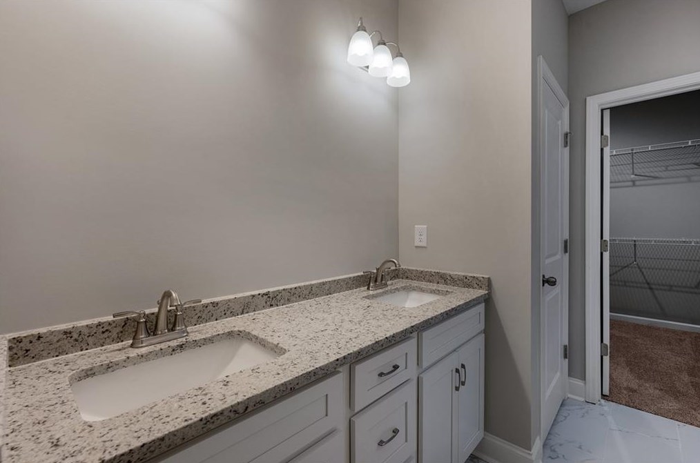 564 Oakland Dr, Calhoun GA 30701-4269 exterior