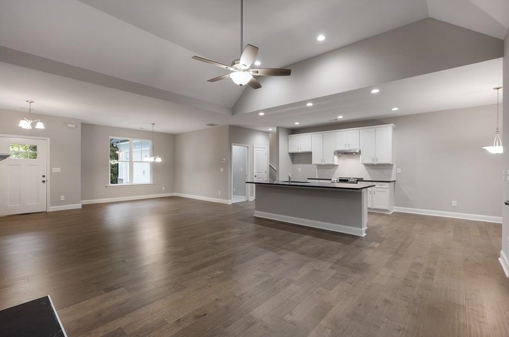 564 Oakland Dr, Calhoun GA 30701-4269 exterior