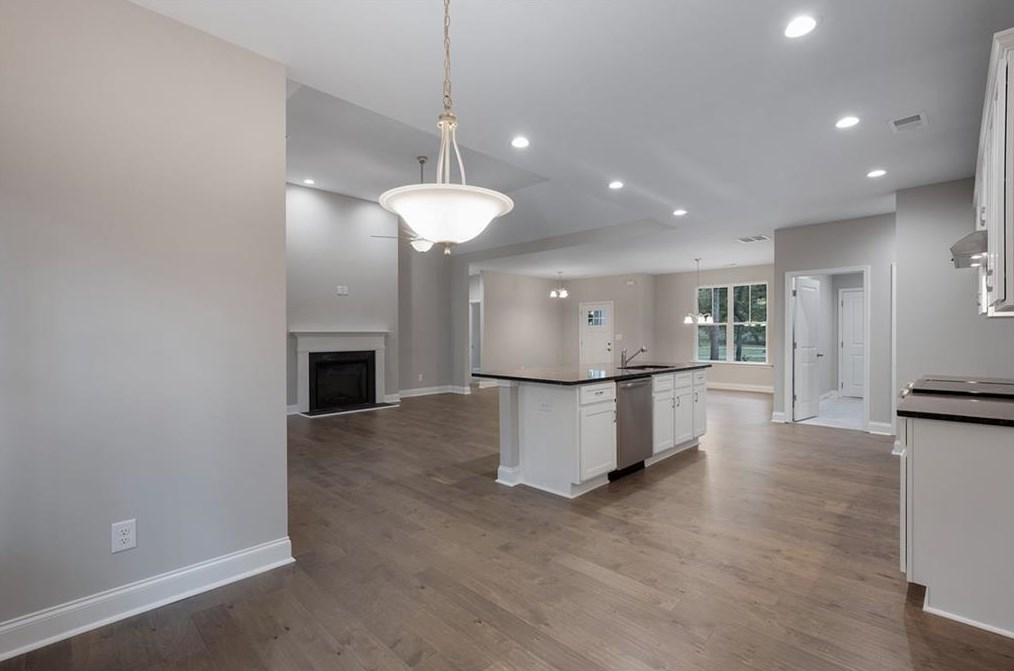 564 Oakland Dr, Calhoun GA 30701-4269 exterior