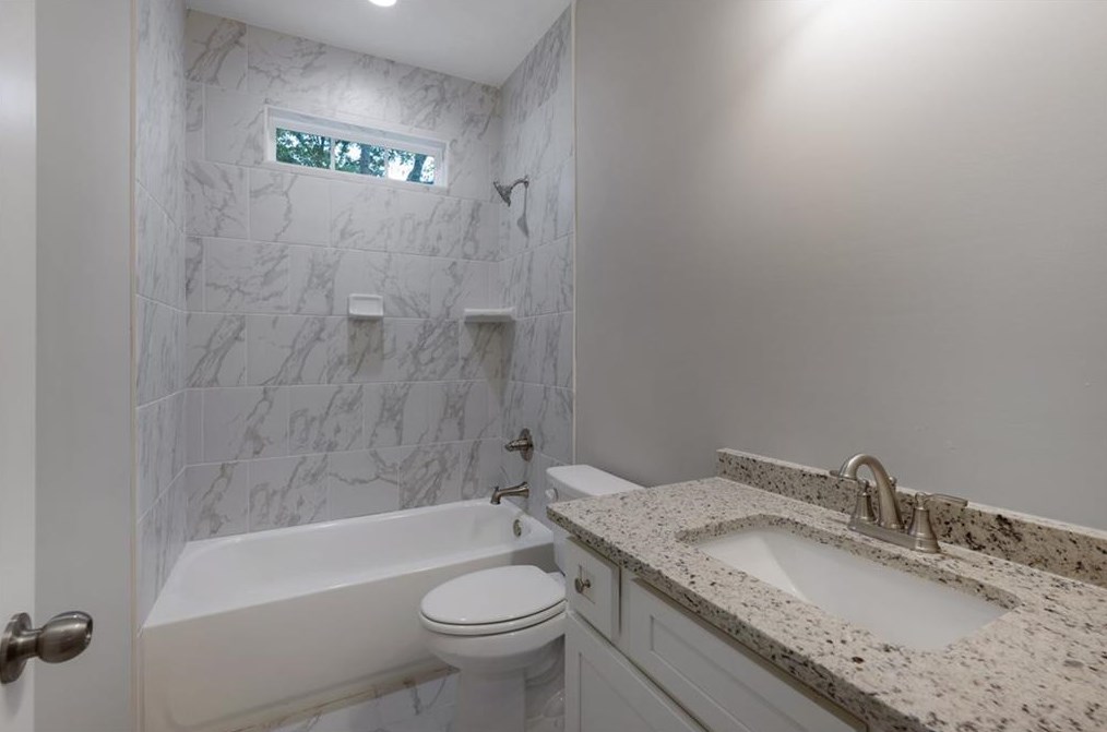 564 Oakland Dr, Calhoun GA 30701-4269 exterior