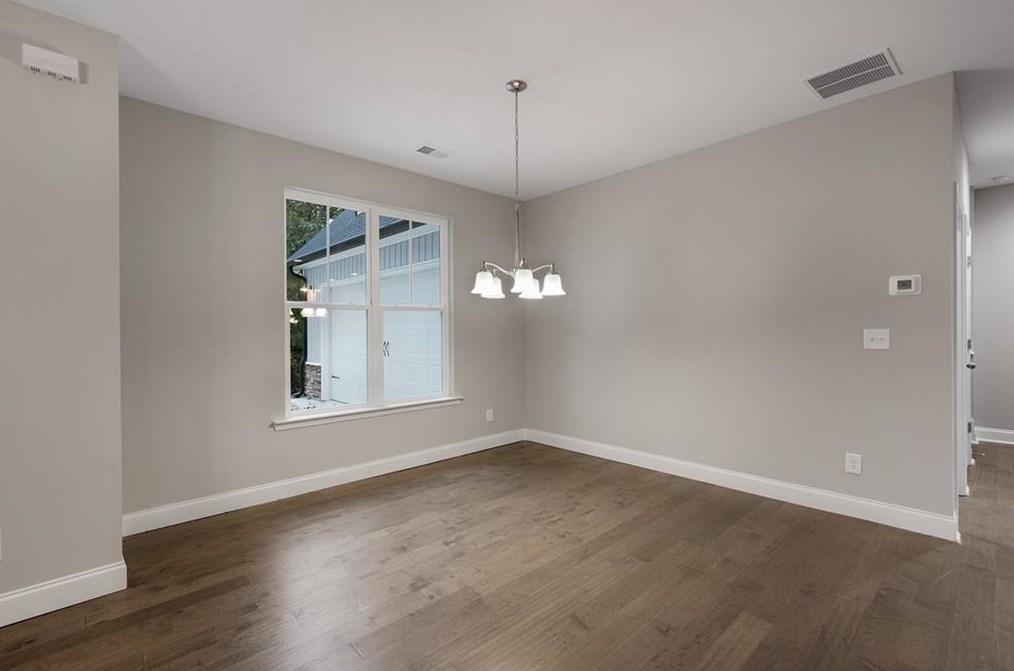 564 Oakland Dr, Calhoun GA 30701-4269 exterior