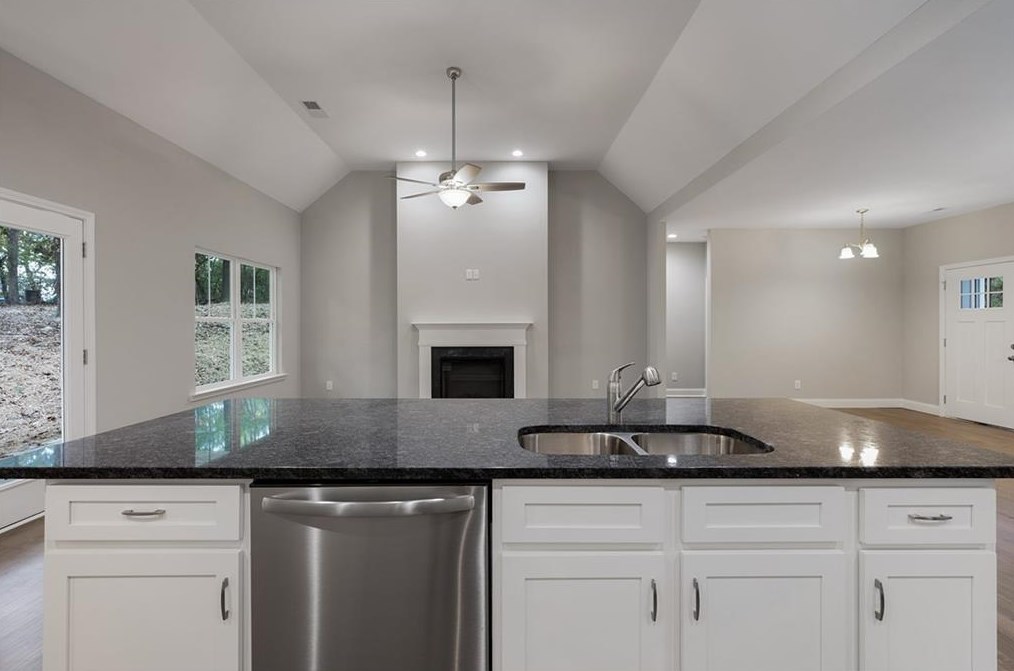 564 Oakland Dr, Calhoun GA 30701-4269 exterior