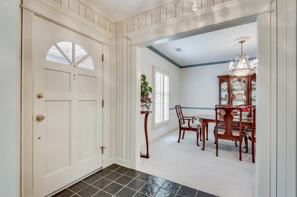 1805 Bedfordshire Dr, Decatur GA  30033-1405 exterior