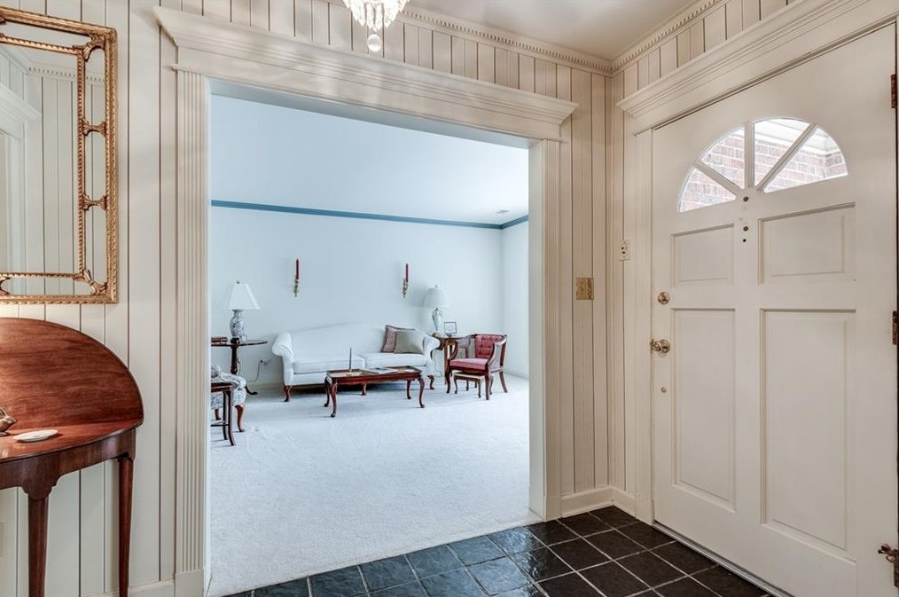 1805 Bedfordshire Dr, Decatur GA  30033-1405 exterior