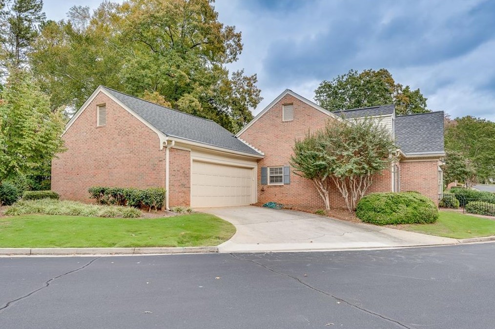 1805 Bedfordshire Dr, Decatur GA  30033-1405 exterior