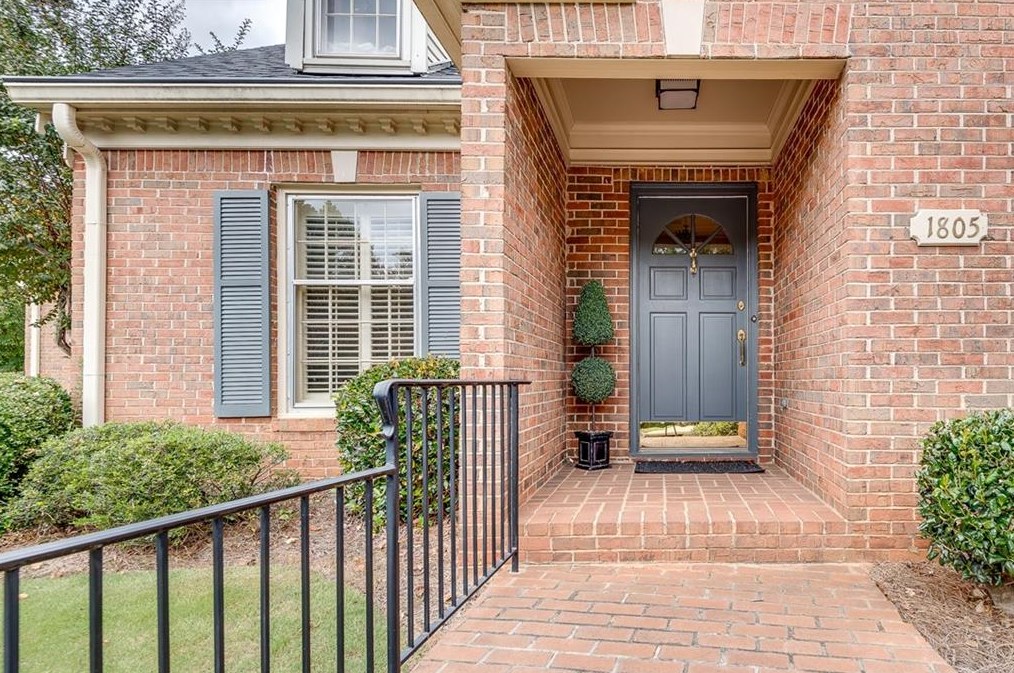 1805 Bedfordshire Dr, Decatur GA  30033-1405 exterior